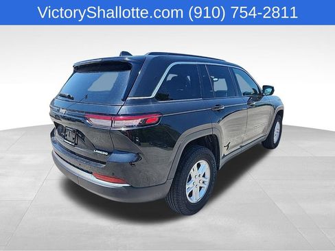 Used 2024 Jeep Grand Cherokee Laredo w/ Trailer Tow Package RWD image 27