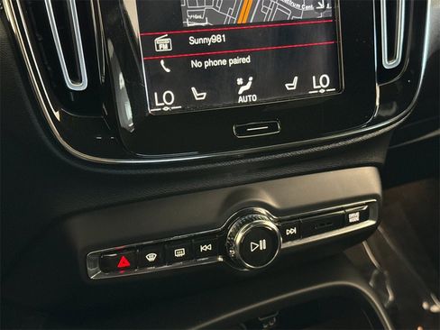 Certified 2021 Volvo XC40 T5 R-Design image 20