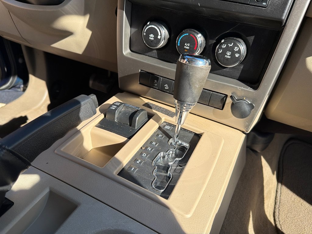 Used 2012 Jeep Liberty Sport w/ Driver Convenience Group AWD/4WD image 18