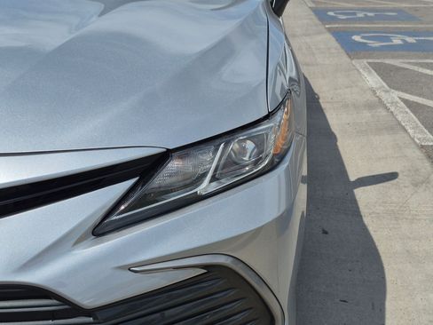Used 2021 Toyota Camry LE FWD image 12