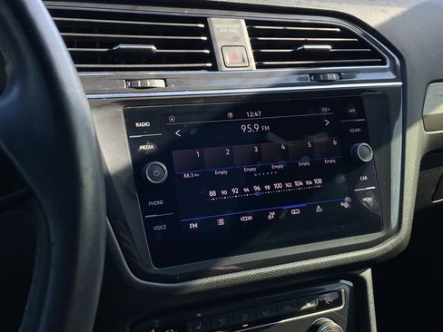 Used 2021 Volkswagen Tiguan SE image 14