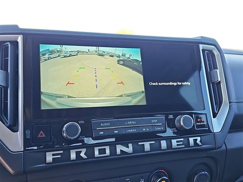 Used 2025 Nissan Frontier SV image 23