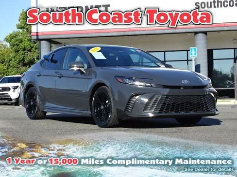 Used 2025 Toyota Camry SE FWD image 1