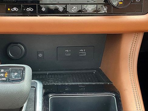 Used 2025 Nissan Pathfinder Platinum image 17