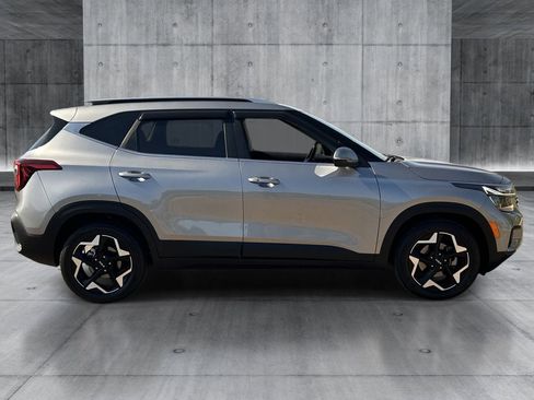 Used 2024 Kia Seltos EX FWD image 6