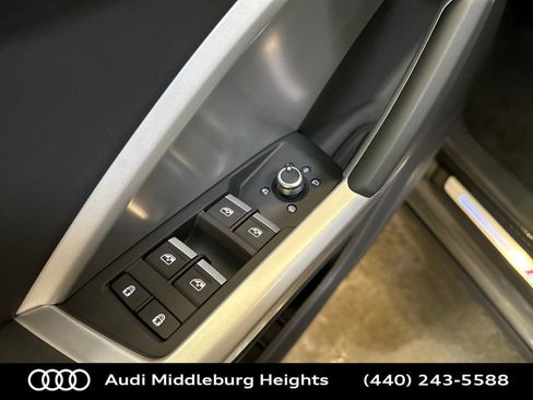 New 2025 Audi Q3 2.0T Premium image 12