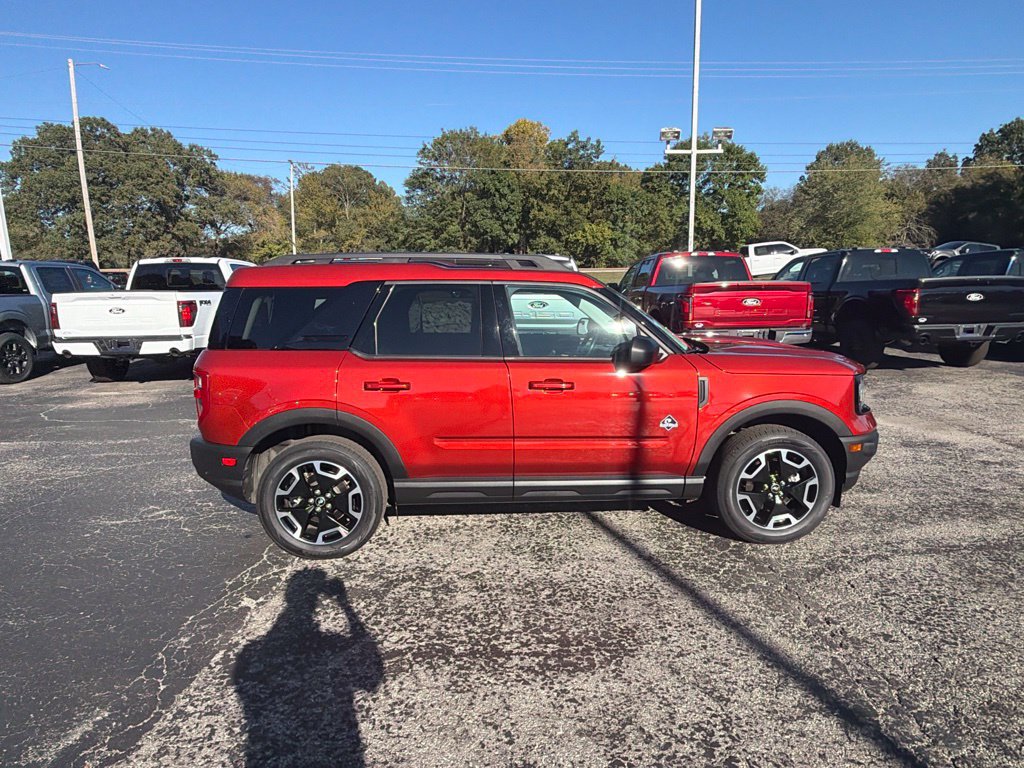 Used 2023 Ford Bronco Sport Outer Banks w/ Tech Package AWD/4WD image 2