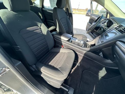 Used 2020 Ford Fusion SE image 30