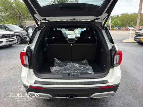 New 2026 Ford Explorer Platinum RWD image 11