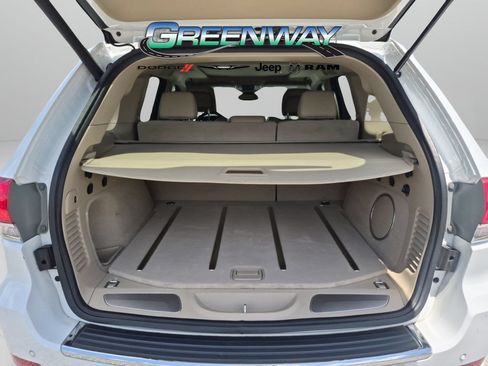 Used 2017 Jeep Grand Cherokee Overland RWD image 7
