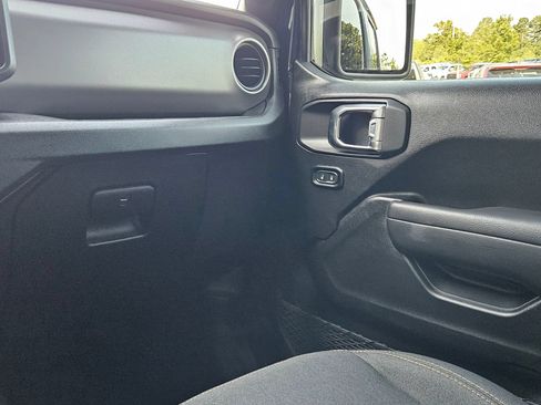 Used 2025 Jeep Gladiator Sport AWD/4WD image 11