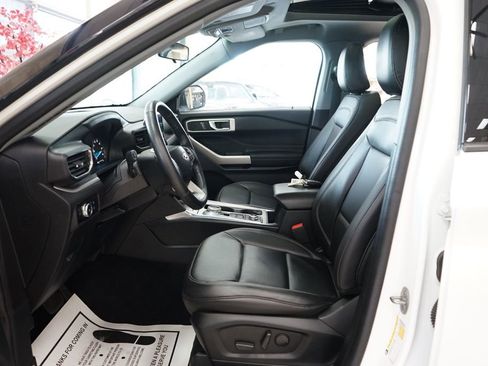 Used 2023 Ford Explorer XLT w/ Equipment Group 202A AWD/4WD image 28