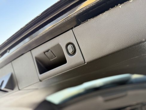 Used 2017 Cadillac Escalade Luxury image 23