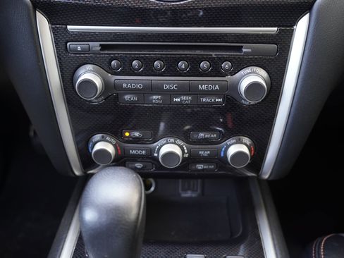 Used 2020 Nissan Pathfinder SL AWD/4WD image 32