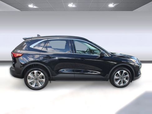 Used 2023 Ford Escape Platinum image 8