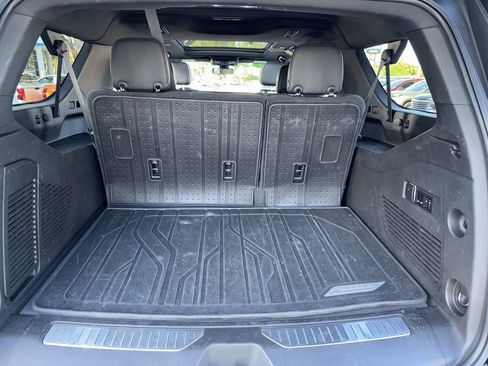 Used 2022 Chevrolet Suburban RST w/ Sport Performance Package image 27