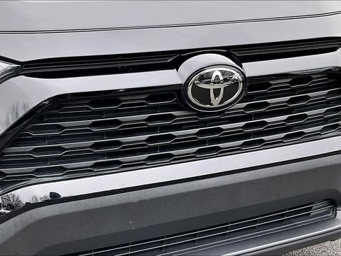 Certified 2020 Toyota RAV4 LE image 27