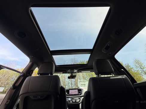 New 2026 Chrysler Pacifica Limited w/ S Appearance Package FWD image 31