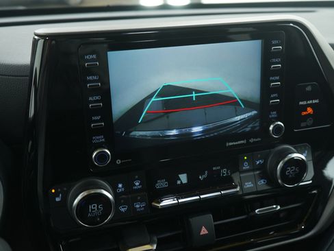 Used 2022 Toyota Highlander XLE image 28