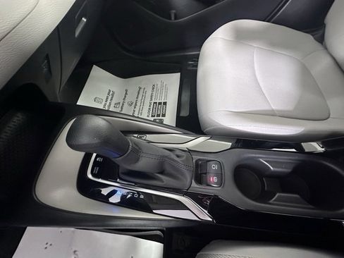 Used 2020 Toyota Corolla LE image 28