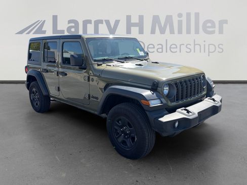 Used 2025 Jeep Wrangler Unlimited Sport AWD/4WD image 7