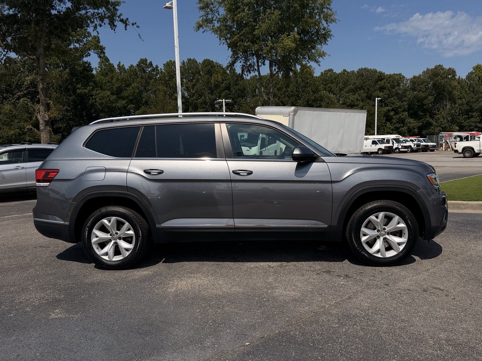 Used 2018 Volkswagen Atlas SEL FWD image 12