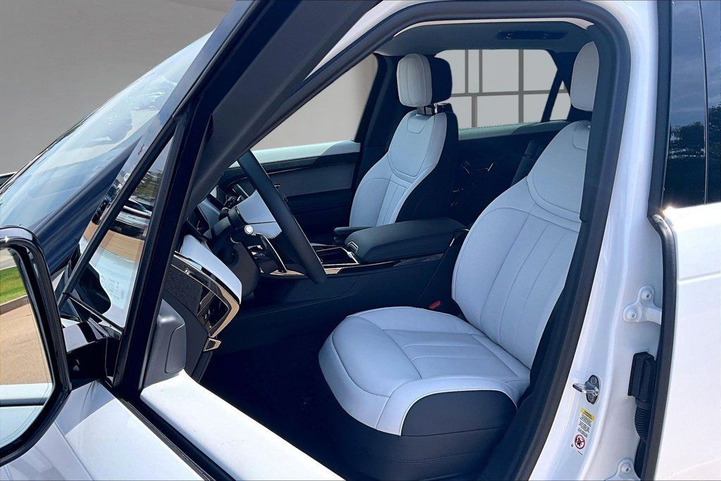 New 2026 Land Rover Range Rover Sport Dynamic SE AWD/4WD image 9