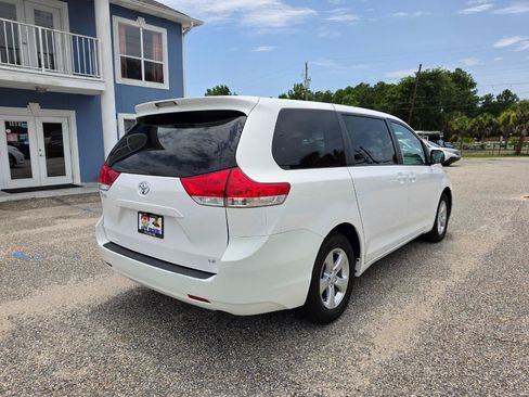 Used 2012 Toyota Sienna LE FWD image 5