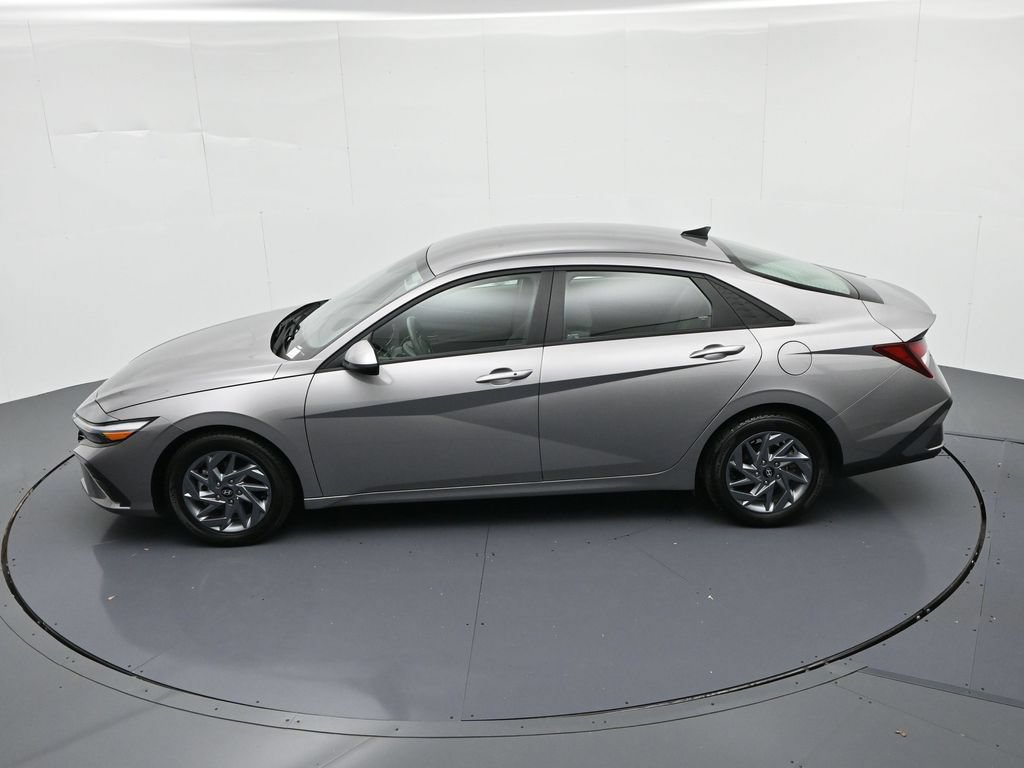 Used 2024 Hyundai Elantra SEL FWD image 17