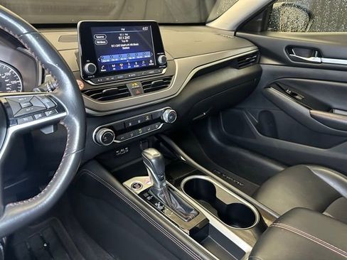 Used 2024 Nissan Altima 2.5 SR FWD image 16