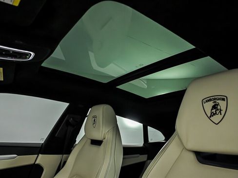 Used 2020 Lamborghini Urus AWD/4WD image 19