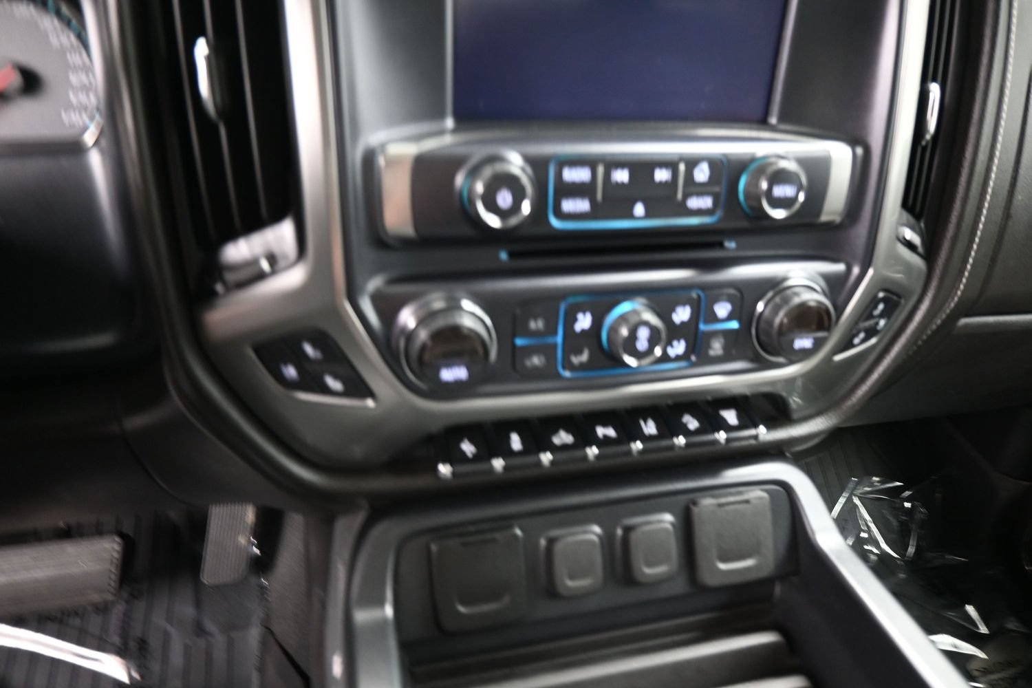 Used 2019 Chevrolet Silverado 2500 LTZ w/ Duramax Plus Package AWD/4WD image 15