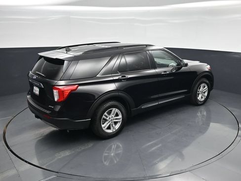 Used 2022 Ford Explorer XLT AWD/4WD image 37