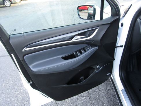 Used 2024 Buick Enclave Premium image 30