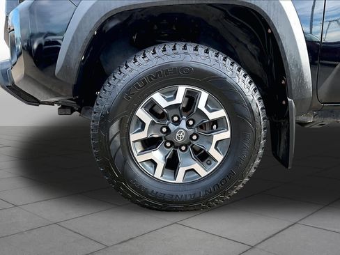 Used 2017 Toyota Tacoma TRD Off-Road w/ Tow Package AWD/4WD image 10