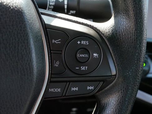 Used 2018 Toyota Camry LE image 25