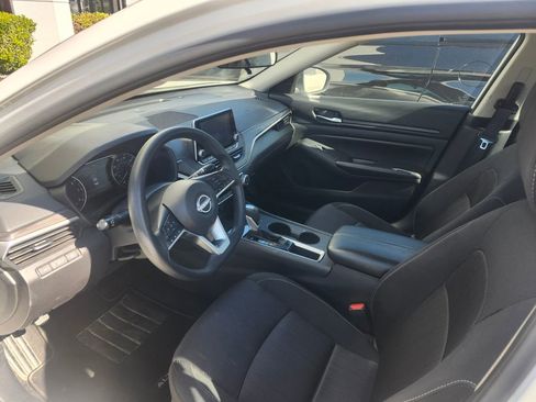 Used 2025 Nissan Altima 2.5 SV image 18