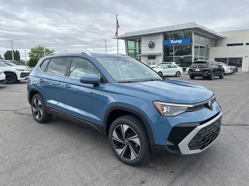 New 2026 Volkswagen Taos SE AWD/4WD image 1