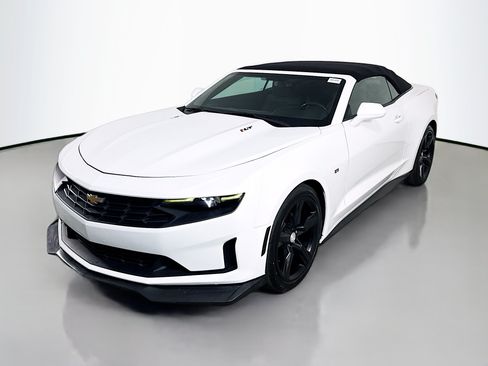 Used 2019 Chevrolet Camaro LT RWD image 4