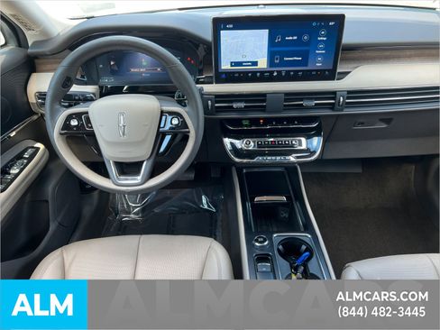 Used 2023 Lincoln Corsair Reserve image 29
