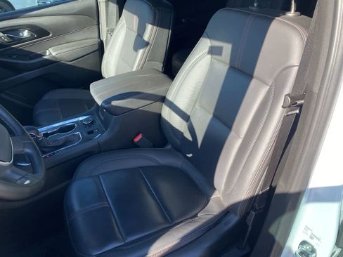 Used 2023 Chevrolet Traverse RS image 11
