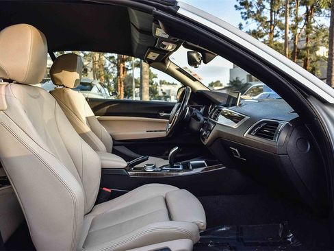 Used 2020 BMW 230i Convertible w/ Premium Package image 18