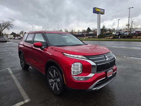 New 2025 Mitsubishi Outlander SE image 2