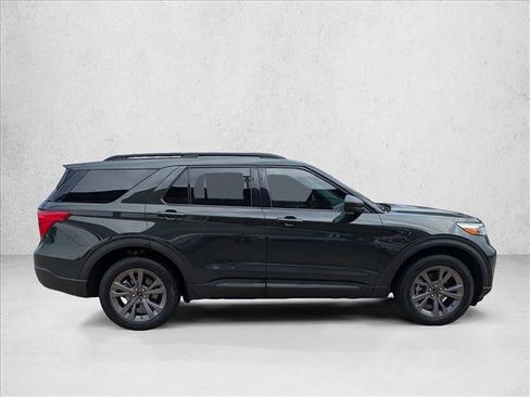 Used 2021 Ford Explorer XLT w/ Equipment Group 202A AWD/4WD image 4