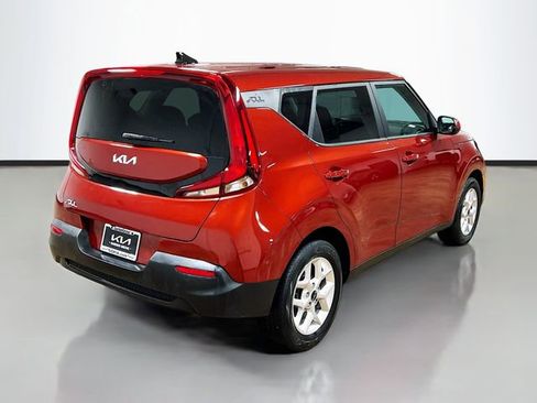 Certified 2022 Kia Soul LX w/ Technology Package image 7