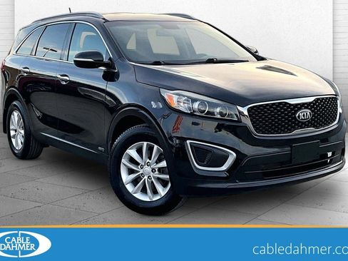 Used 2017 Kia Sorento LX image 1