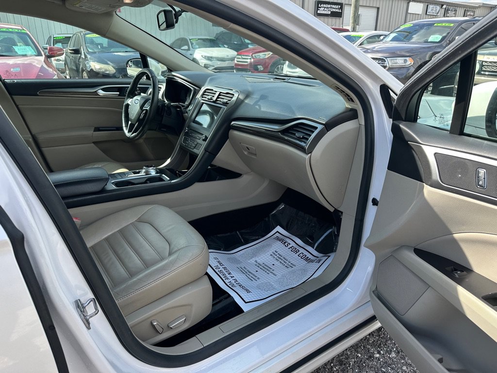 Used 2017 Ford Fusion SE w/ Fusion SE Technology Package FWD image 12
