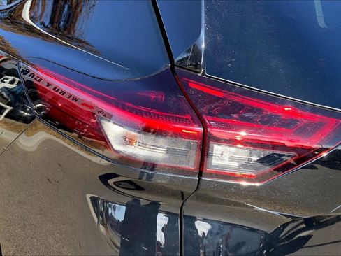 Used 2023 Nissan Rogue SL w/ SL Premium Package image 28