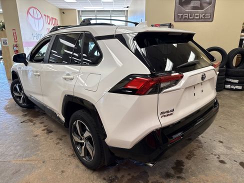 Used 2023 Toyota RAV4 SE w/ Weather & Moonroof Package AWD/4WD image 8
