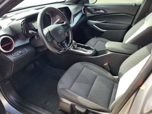 Used 2025 Chevrolet Trax RS w/ Sunroof Package image 14